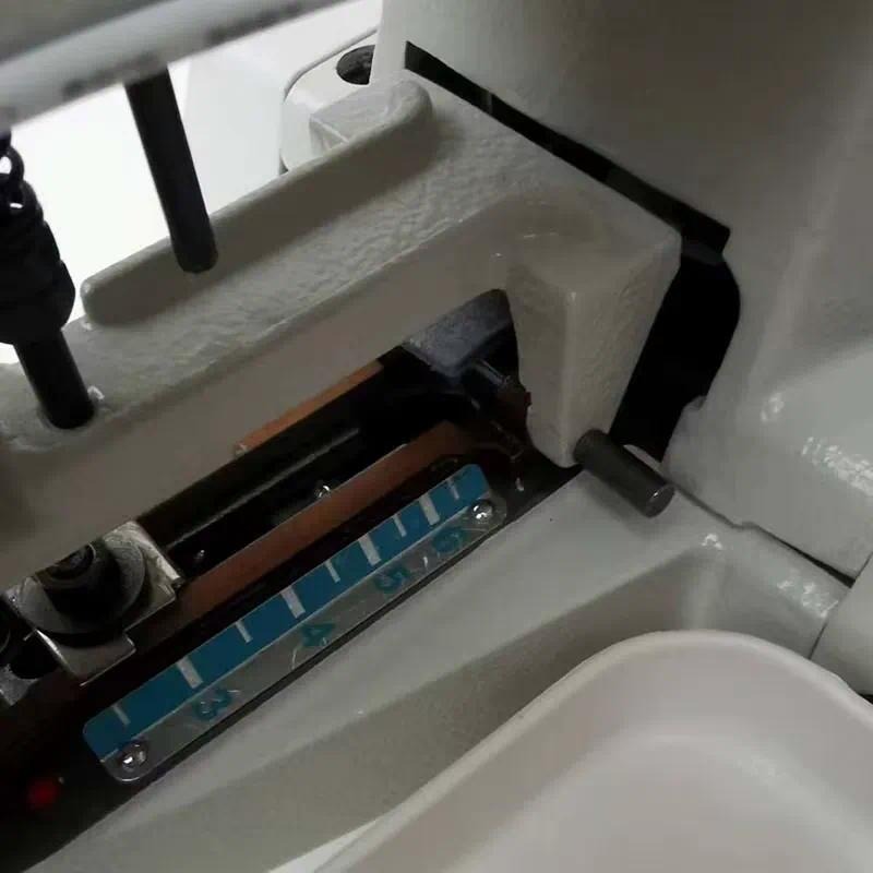 電子式直線ボタンホール縫製機、工業用自動ロックステッチ装置、 - Textile Sewing Factory のレビューと価格